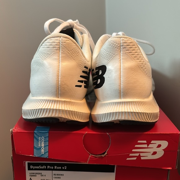 Women’s Newbalance DynaSoft pro run v2 - Picture 2 of 6